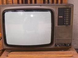13.1979年香港送给深圳的26英寸彩色电视机.jpg